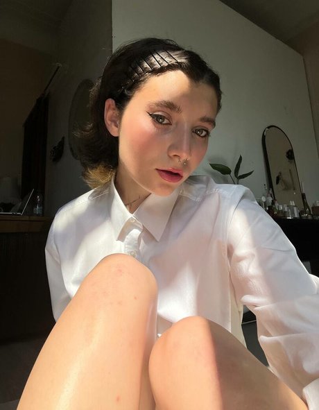 Обнаженная фотография утечки OnlyFans от Alazeya