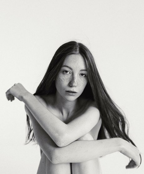 Alaston vuotanut OnlyFans-kuva Ulyana Lupin