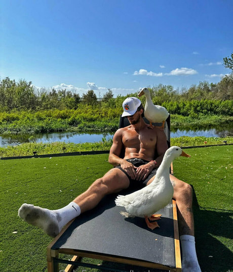 Nahá fotka uniklých OnlyFans od Tooturntuncensored