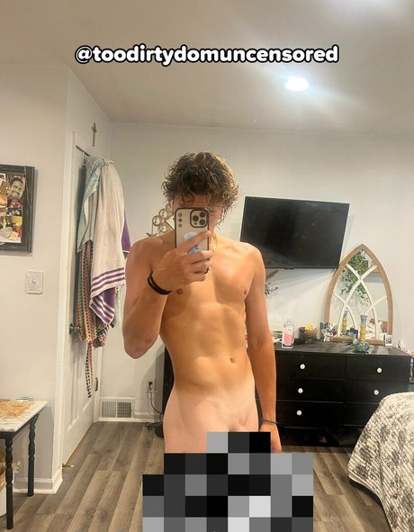 Photo nue de fuite OnlyFans de Tooturntuncensored