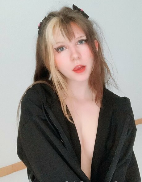 Alasti lekkinud OnlyFans-i pilt Freenori