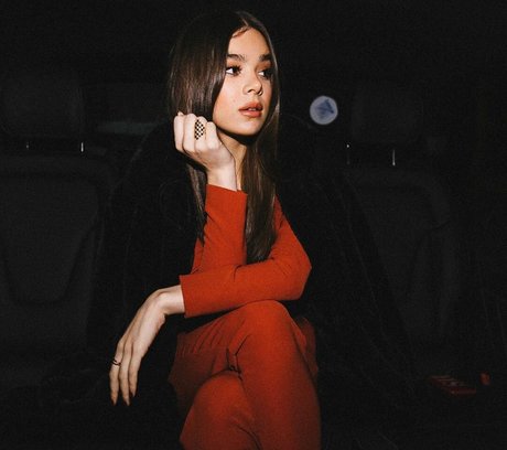 Hailee Steinfeld