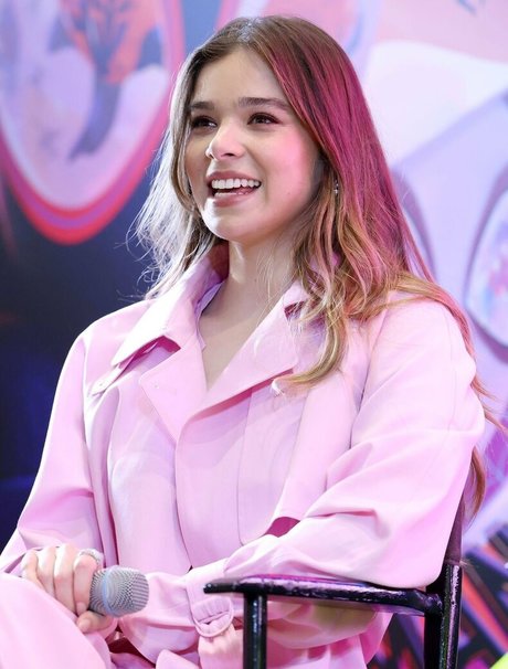 Hailee Steinfeld