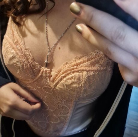 Naken läckt OnlyFans-bild av Sleepybunny