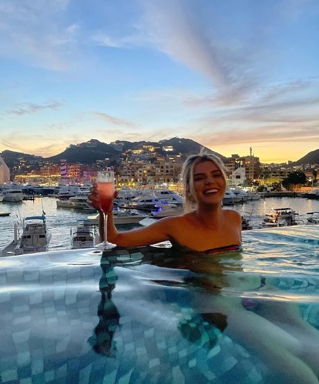 Alissa Violet