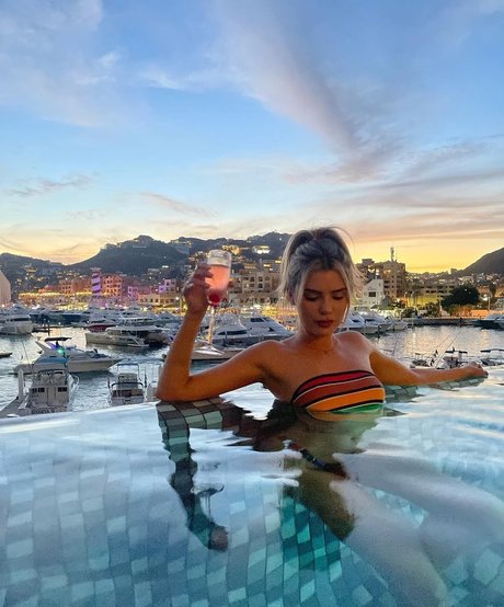 Alissa Violet OnlyFansリークヌード写真