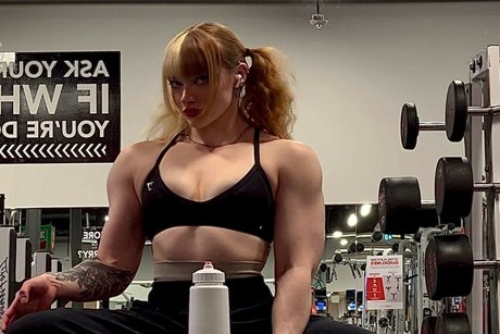 Alasti lekkinud OnlyFans-i pilt Lilaclexx
