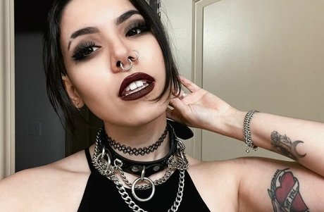 Nahá fotka uniklých OnlyFans od Luna Bloom