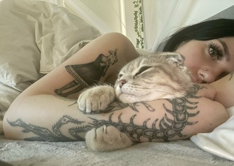 Naken lekkede OnlyFans-bilde av Kalei