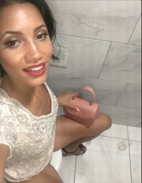 Обнаженная фотография утечки OnlyFans от Vick Hope