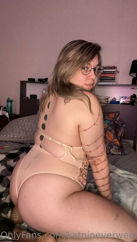 Naken läckt OnlyFans-bild av Katnipeverweed