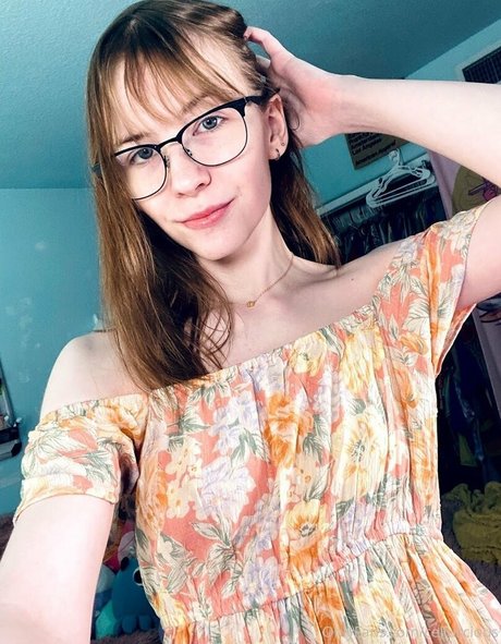 Alasti lekkinud OnlyFans-i pilt Lanieluxx