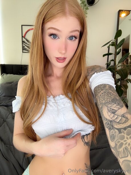 Naken läckt OnlyFans-bild av Averyskyye