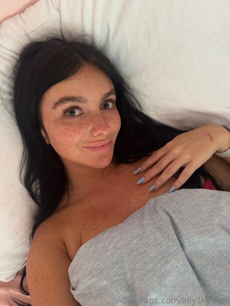 Обнаженная фотография утечки OnlyFans от Ally1kenobi