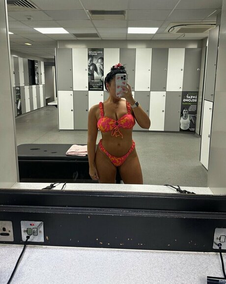 Naken läckt OnlyFans-bild av Tameralouchia