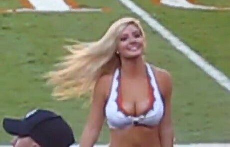 Sexy Cheerleaders