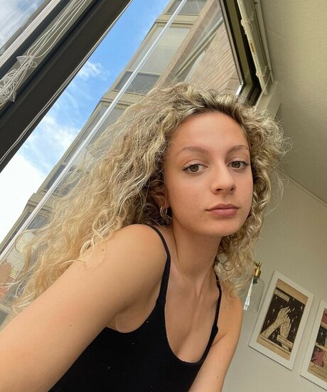 Julia Dicesare