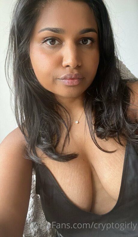 Nøgent lækket OnlyFans-billede af Miss Patel