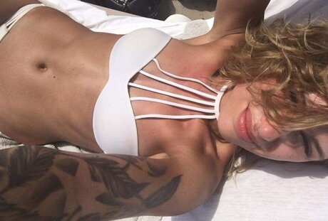 Naken lekkede OnlyFans-bilde av Liza Waschke