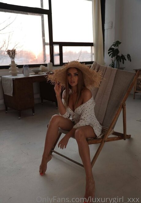 Luxury Girl