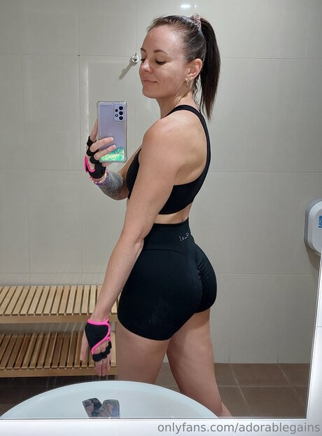 Naken läckt OnlyFans-bild av Adorablegains