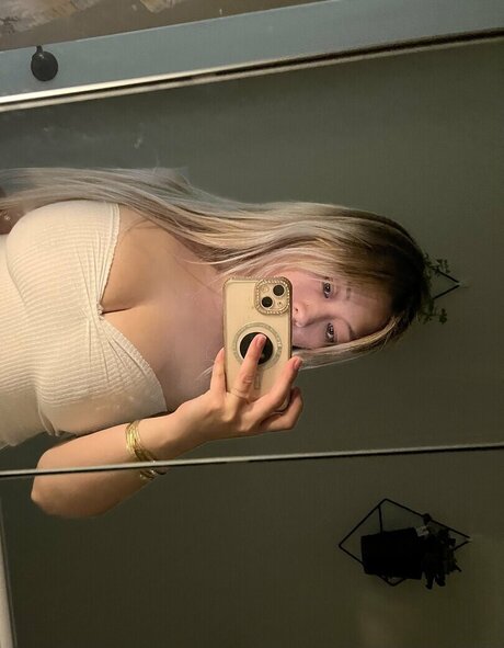 Alaston vuotanut OnlyFans-kuva Ygwbt
