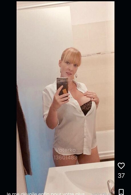 Naken läckt OnlyFans-bild av Petitecoco