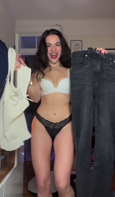 Photo nue de fuite OnlyFans de Allyannamaria
