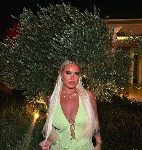Naken läckt OnlyFans-bild av Bigboobzbarbie