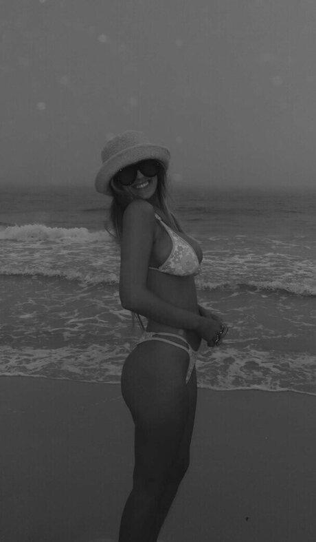 Alaston vuotanut OnlyFans-kuva Madeline Hope  Hadelinemope