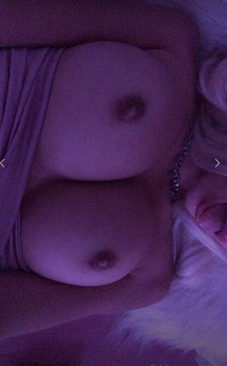 Naken lekkede OnlyFans-bilde av Ch111oe  Chloe