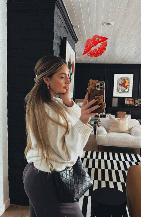 Обнаженная фотография утечки OnlyFans от Carrington Durham