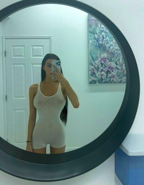 Alaston vuotanut OnlyFans-kuva Actuallylia