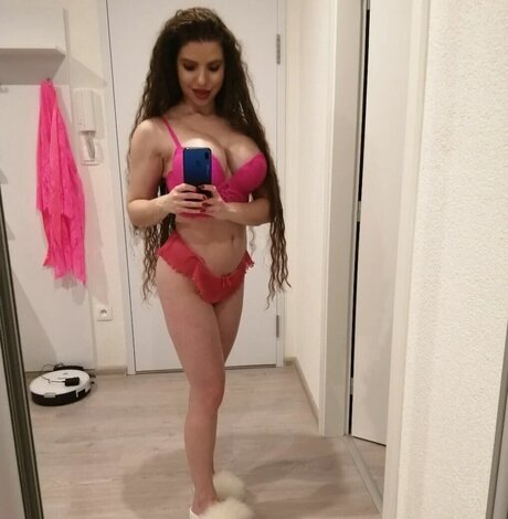 Viktoria Lenhartova