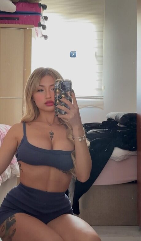 Naken läckt OnlyFans-bild av Nurraacar