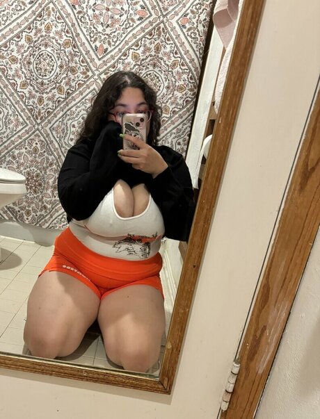 Naken läckt OnlyFans-bild av Lalenoraaa