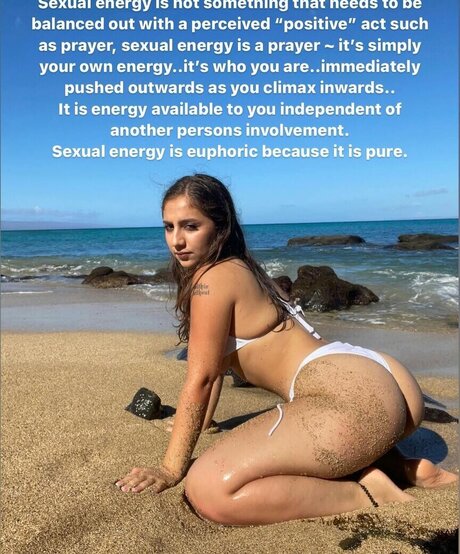 Nahá fotka uniklých OnlyFans od Farah Asteri