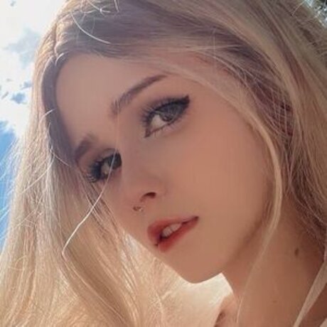 Naken läckt OnlyFans-bild av Devisuka