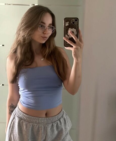 Naken läckt OnlyFans-bild av Povitsliv