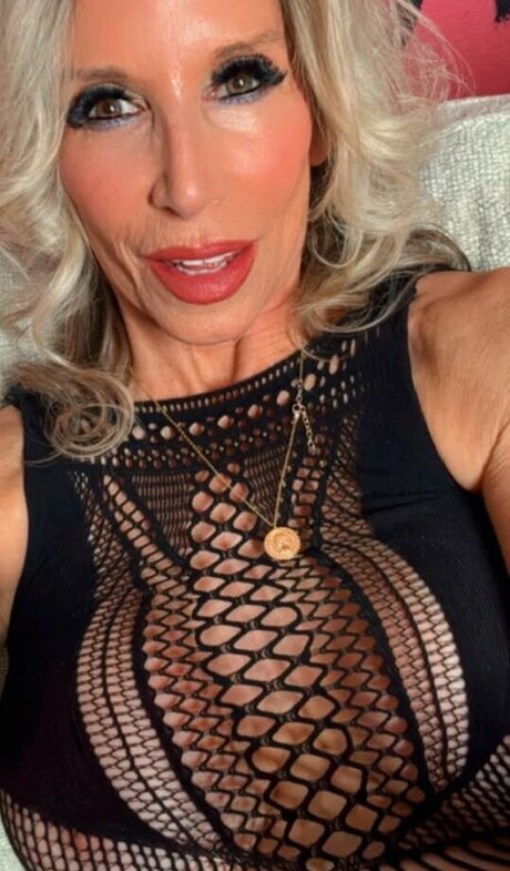 Naken läckt OnlyFans-bild av Lorraine Lewis