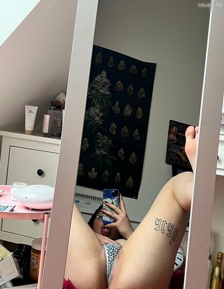Naakte gelekte OnlyFans-foto van Sexynalaa