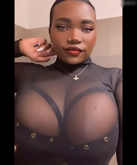Nahá fotka uniklých OnlyFans od Mirriam Amber
