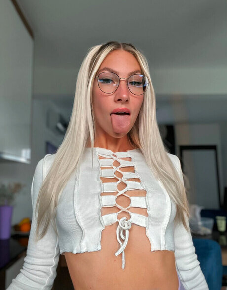 Alaston vuotanut OnlyFans-kuva Louisa Becker