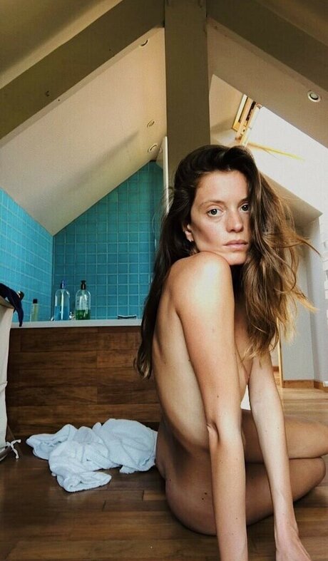 Naken läckt OnlyFans-bild av Pauline Serreau