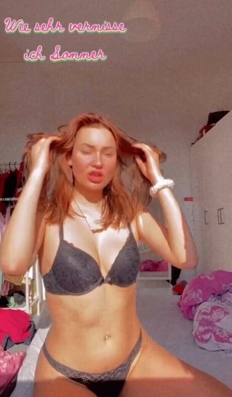 Naakte gelekte OnlyFans-foto van Lischadelicious