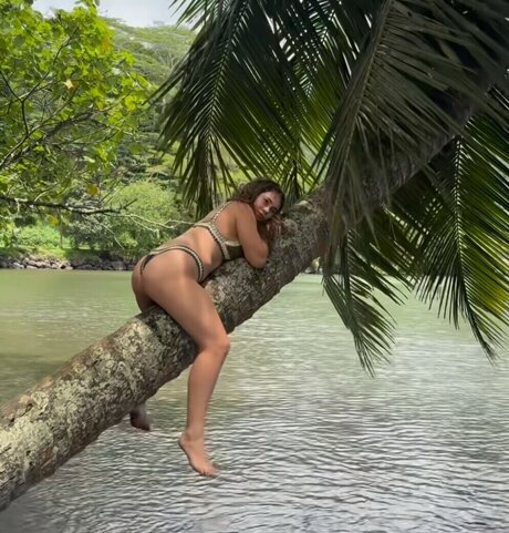 Naken lekkede OnlyFans-bilde av Leonie Buchegger