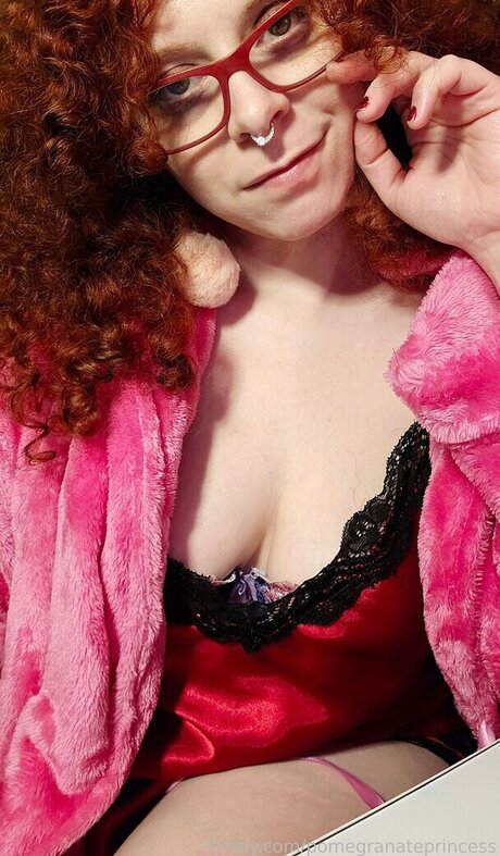 Naakte gelekte OnlyFans-foto van Pomegprincess