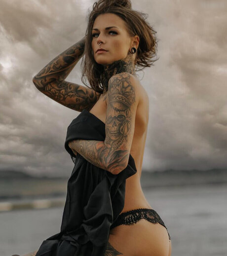 Naken lekkede OnlyFans-bilde av Maxiink
