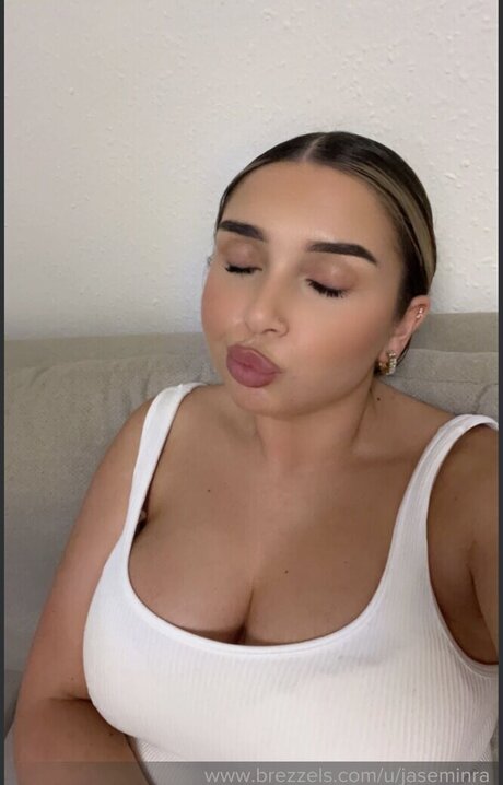 Naakte gelekte OnlyFans-foto van Jaseminra
