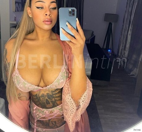 Alaston vuotanut OnlyFans-kuva Bonita Brilliant